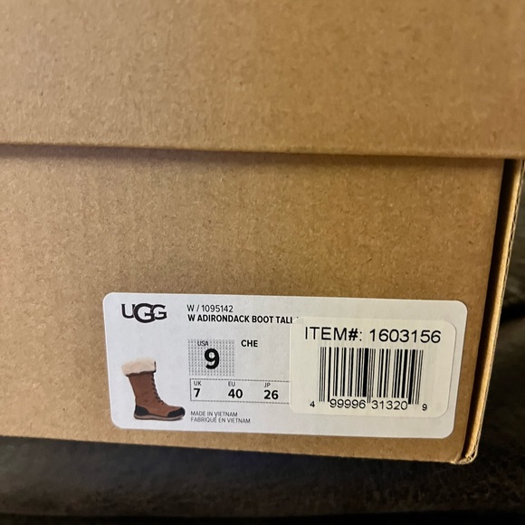 Ugg Adirondack Boots sz 9 - Picture 3 of 6